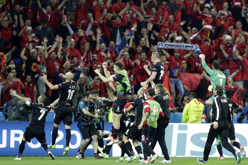 Jugadores de Albania recibirán pasaportes diplomáticos