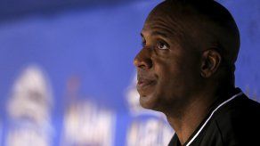 Marlins despiden a coach de bateo Barry Bonds