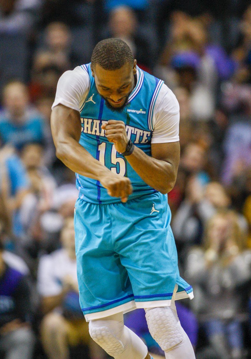Hornets remontan y se imponen a Bucks