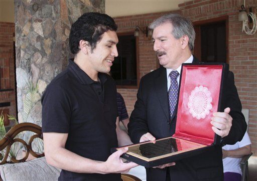 Paraguay: Congreso distingue a Cabañas