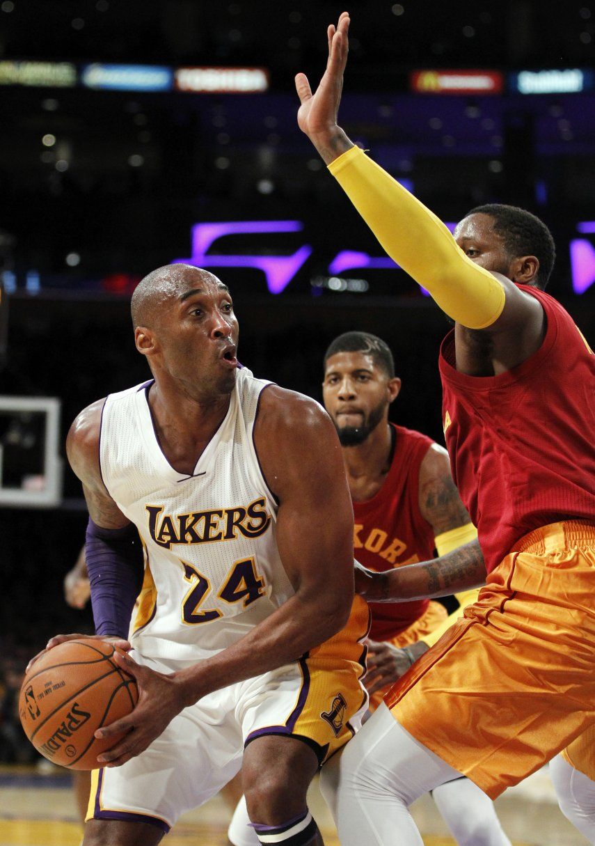 Kobe anota 13 tras anunciar retiro, Pacers ganan a Lakers