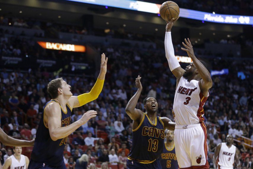 Wade marca el paso y Miami sorprende a los Cavs