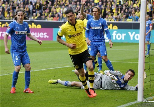 Lewandowski hace 3 goles en triunfo del Dortmund
