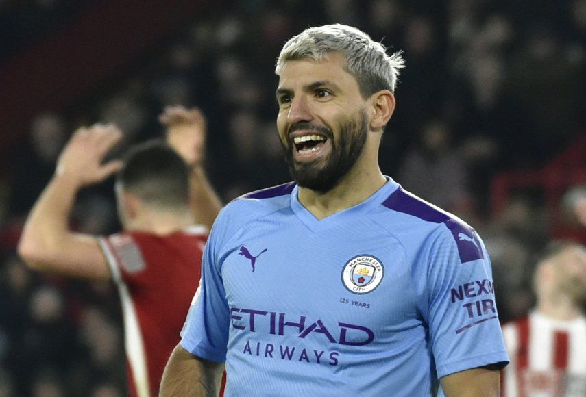 Agüero da clases de español a niños durante confinamiento