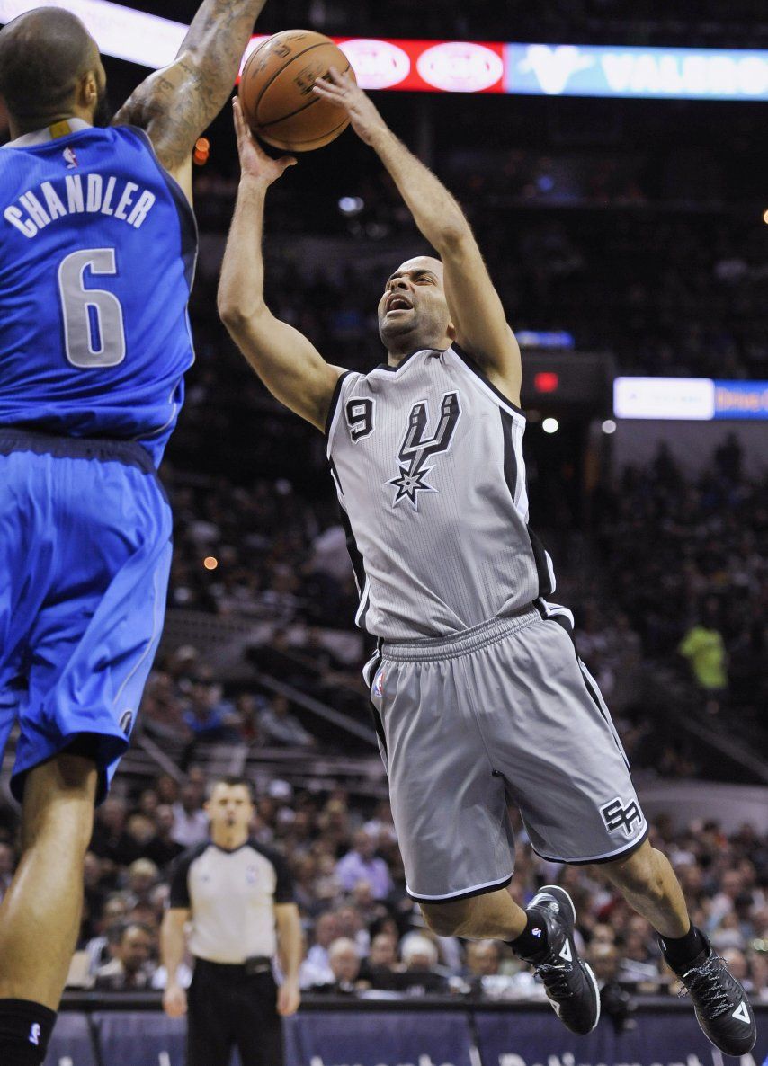 Spurs vencen 94-76 a Mavericks