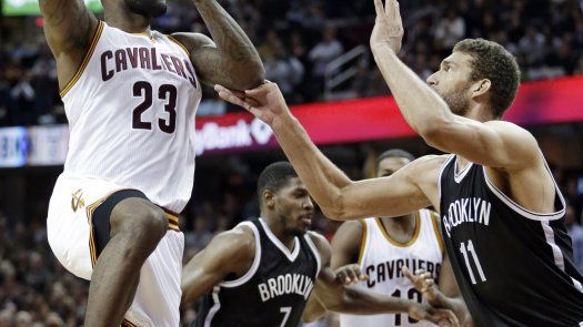 James decide en el último segundo, Cavs vencen a Nets