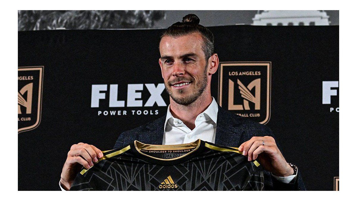 Portal Fútbol ⚽ on X: Empezó la era de Gareth Bale con Los Angeles FC 🖤💛   / X