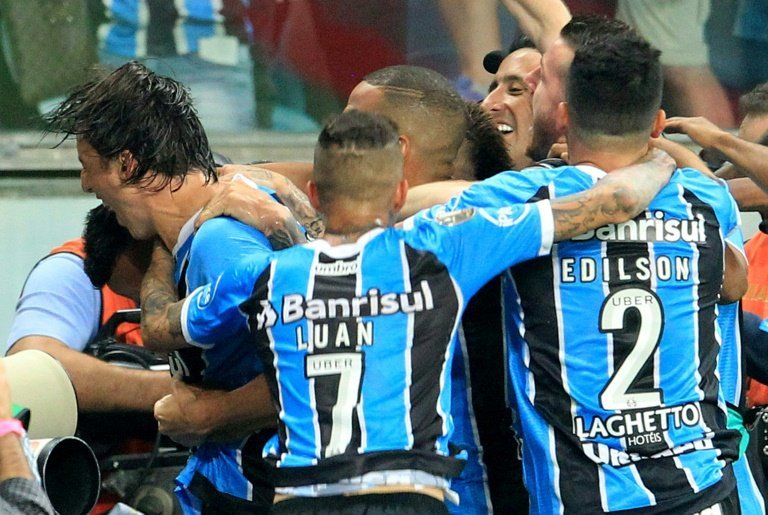 Gremio vence 1-0 a Lanús en ida de la final de la Copa Libertadores