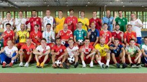 En Rusia se ponen la camiseta de Blas Pérez en la foto de bienvenida