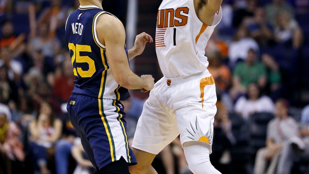 Jazz gana a Suns y mantiene vivas aspiraciones de playoffs