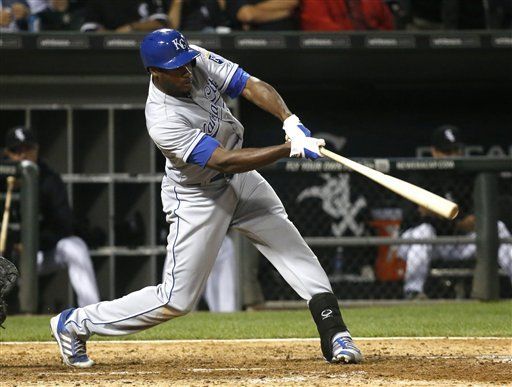 Reales y Shields ganan 5-1 a Medias Blancas