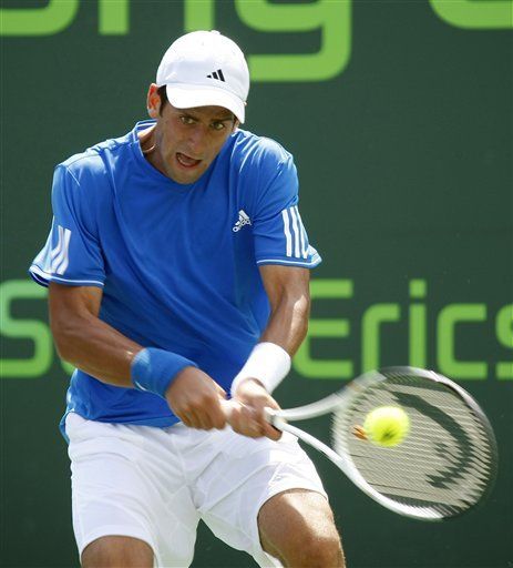 Djokovic avanza a cuartos de final en Masters de Miami