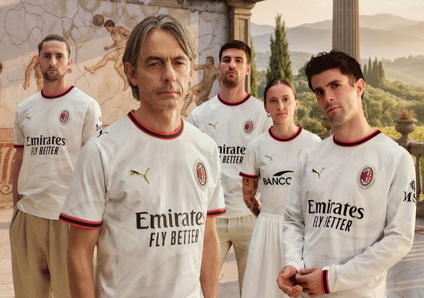 AC Milan presenta camiseta con lema Después de Estambul