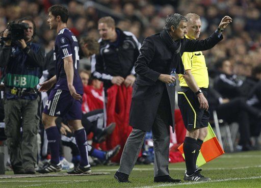 Campeones: UEFA acusa a Mourinho por expulsiones a propósito