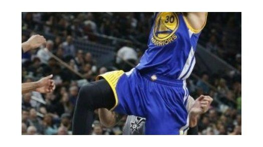 LeBron logra un triple-doble en el triunfo de los Cavaliers sobre los Nuggets