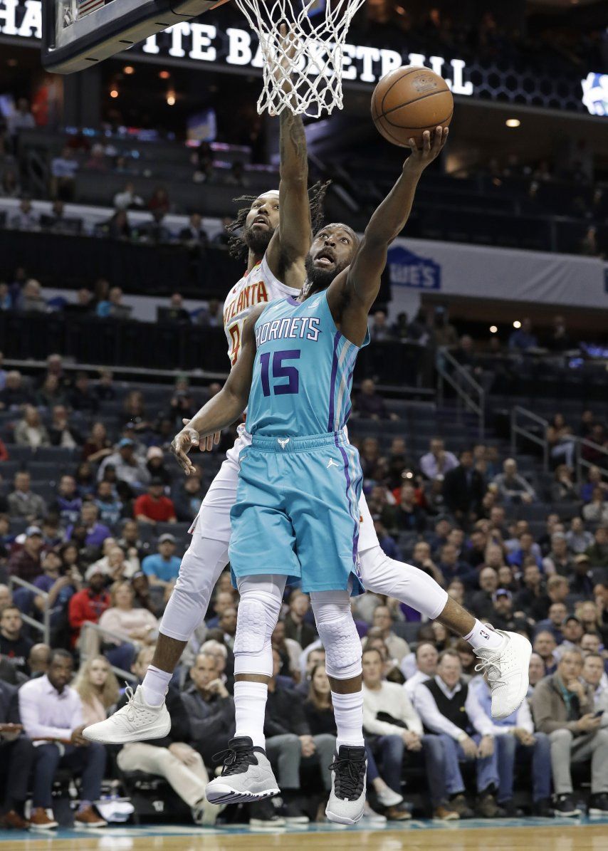 Lamb y Zeller llevan a Hornets a triunfo 108-94 sobre Hawks
