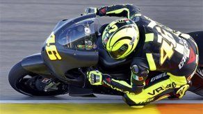 Rossi maneja su nueva Ducati en Valencia