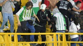 Fanáticos del Atlético Nacional fueron vetados por un año en Bogotá.