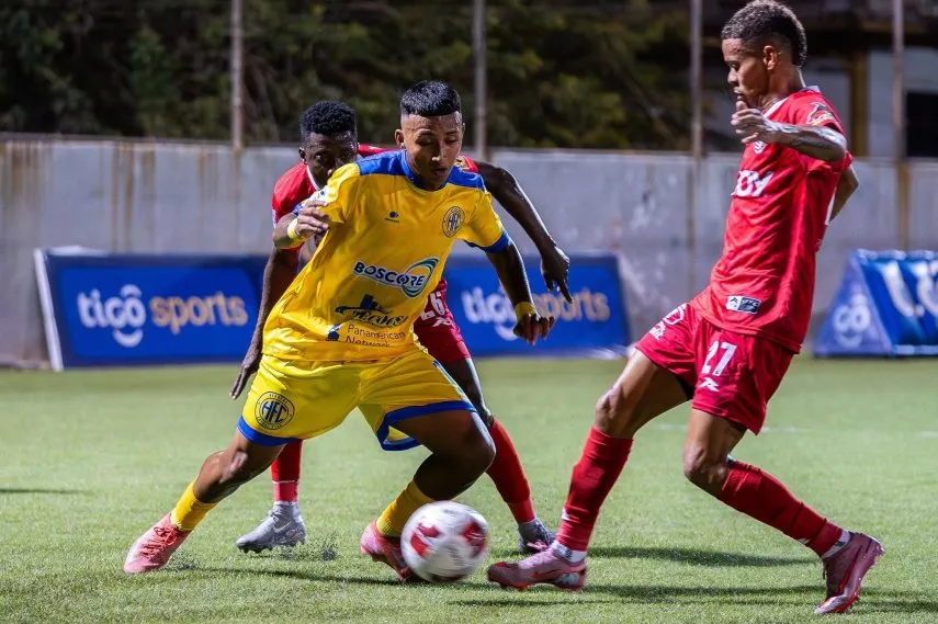 Herrera FC le empata al San Francisco FC con un gran error del portero Frías