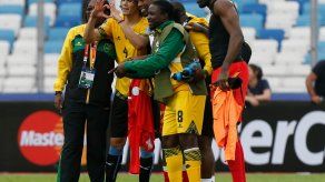 Jamaiquinos se llevan recuerdo: foto con Cavani
