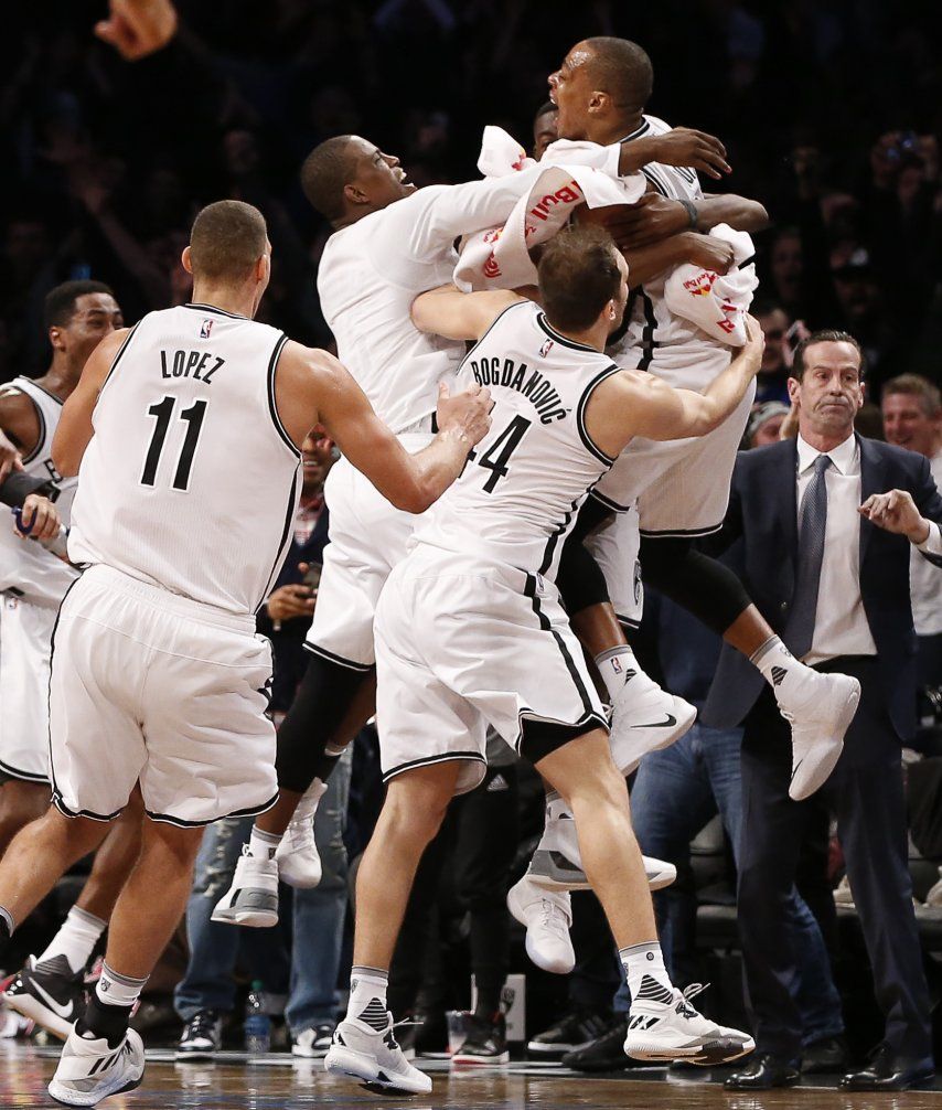 Triple de Foye da a Nets la victoria sobre Hornets