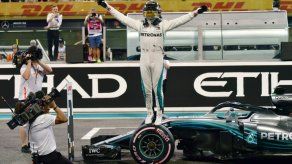 Lewis Hamilton consigue la pole position en GP de Abu Dabi