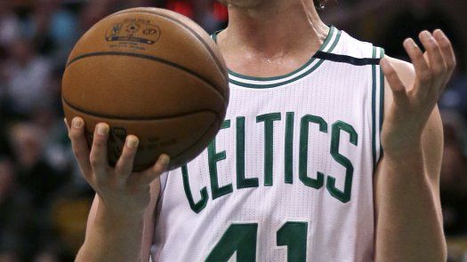 Olynyk lleva a Celtics a la victoria sobre Wolves