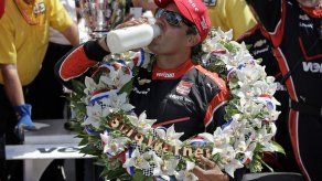 El colombiano Juan Pablo Montoya gana las 500 Millas de Indianápolis