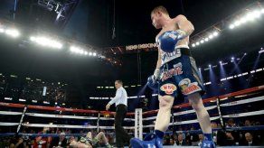 Canelo Álvarez noquea a Liam Smith en noveno asalto