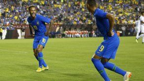 Neymar apoya candidatura de Romario a gobernador de Río