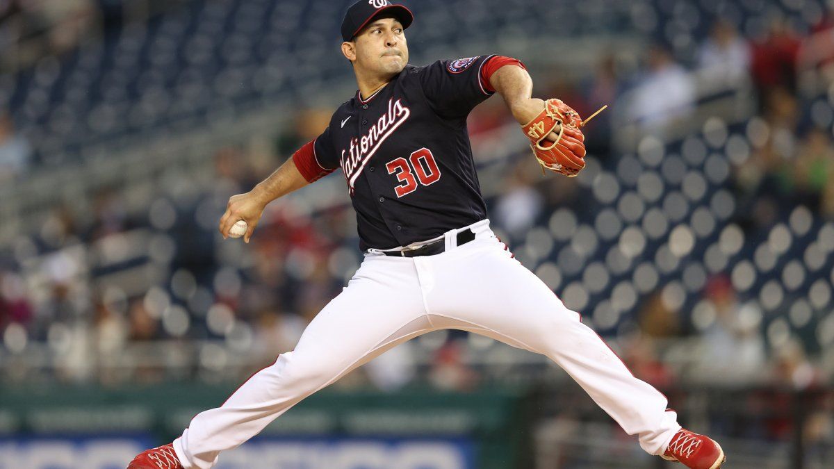 Paolo Espino lanzando como abridor en la victoria de Washington Nationals por 4-3 sobre los Chicago Cubs.
