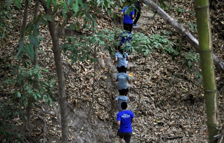 Un maestro de esgrima ayuda a jóvenes salvadoreños a huir de la violencia