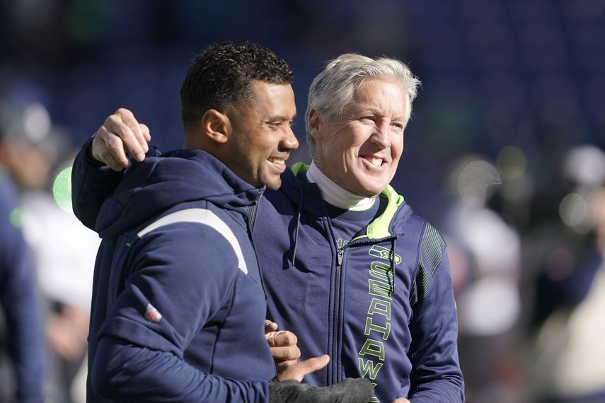 Russell Wilson regresa a los entrenamientos con Seahawks