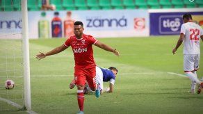 Rolando Blackburn marcó para el Royal Pari en Bolivia