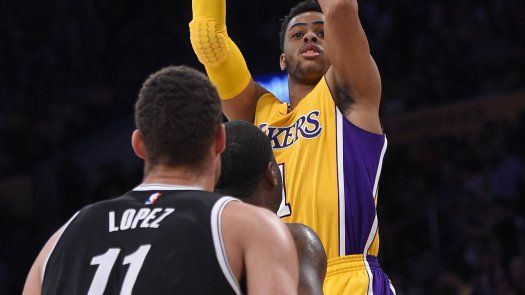 Russell suma 39 puntos, Lakers frenan mala racha ante Nets