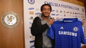 Chelsea confirma el fichaje del extremo colombiano Cuadrado