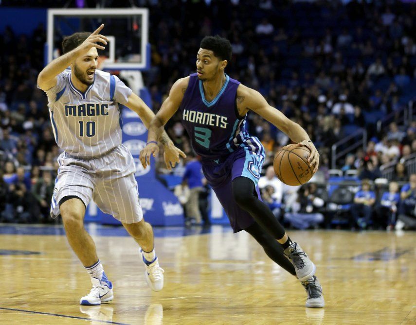 Walker anota 40, Hornets vencen a Orlando en tiempo extra