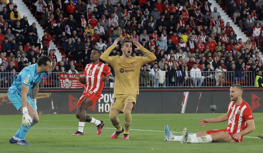 El Almería derrota al Barcelona de Xavi Hernández