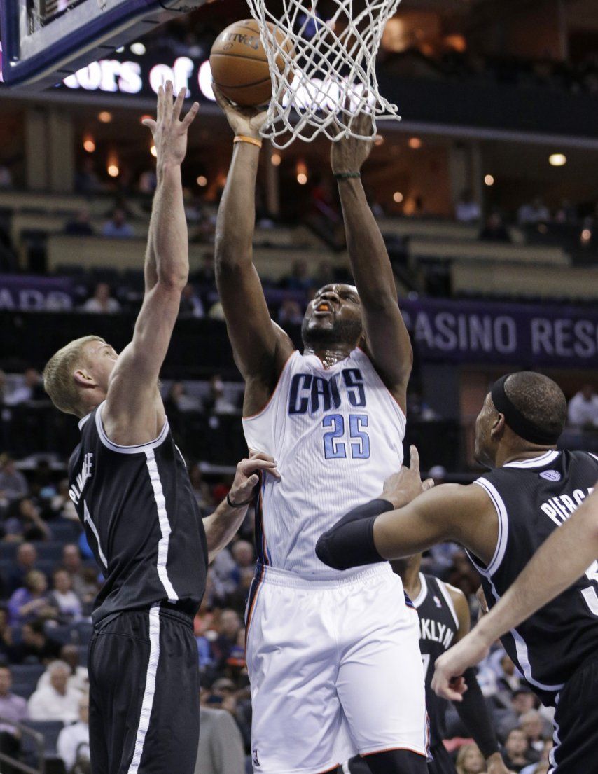 Jefferson y Bobcats se imponen en tiempo extra