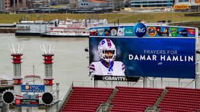 Damar Hamlin: Reds envían mensaje en el Great American Ball Park