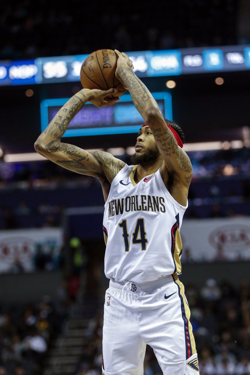 Pelicans pierden 26 balones, pero vencen a Hornets