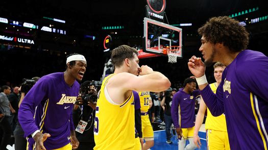 Los Lakers ganan a los Timberwolves con Reaves de heroe Los Lakers ganan a los Timberwolves con Reaves de heroe