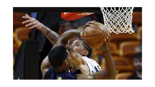 NBA: Grizzlies 118, Heat 90; Gay anota 41
