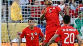 Fuerte tormenta hace peligrar el partido Colombia-Chile