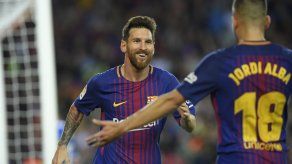 Messi luce con triplete ante Espanyol y pone líder al Barsa
