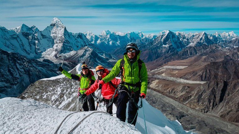 Tres birmanos, a la conquista de la montaña considerada más alta del Sudeste asiático