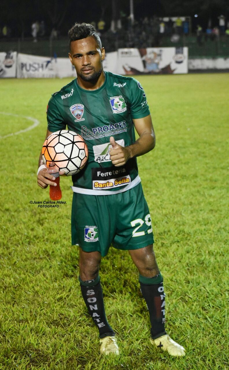 Polo marca triplete y Muñoz doblete en empate 4-4 entre Sonsonate y Firpo