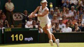 Angelique Kerber agua la fiesta de Serena Williams en Wimbledon