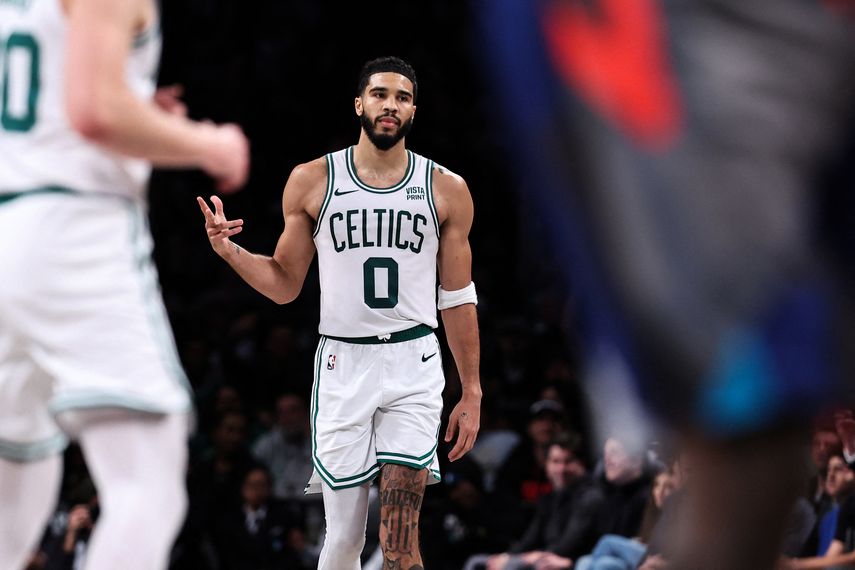 NBA: Jayson Tatum hace historia con 10