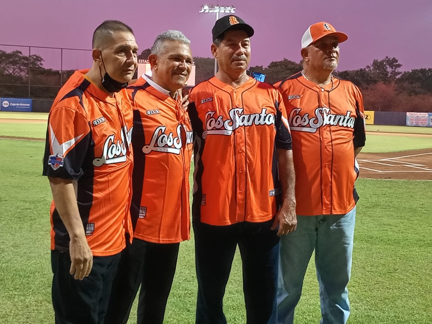 Los Santos rindió homenaje a peloteros históricos de la provincia